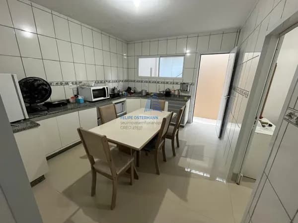 Casa com 5 kitnetes, em frente ao corpo de bombeiros,Trindade, Florianópolis/SC
