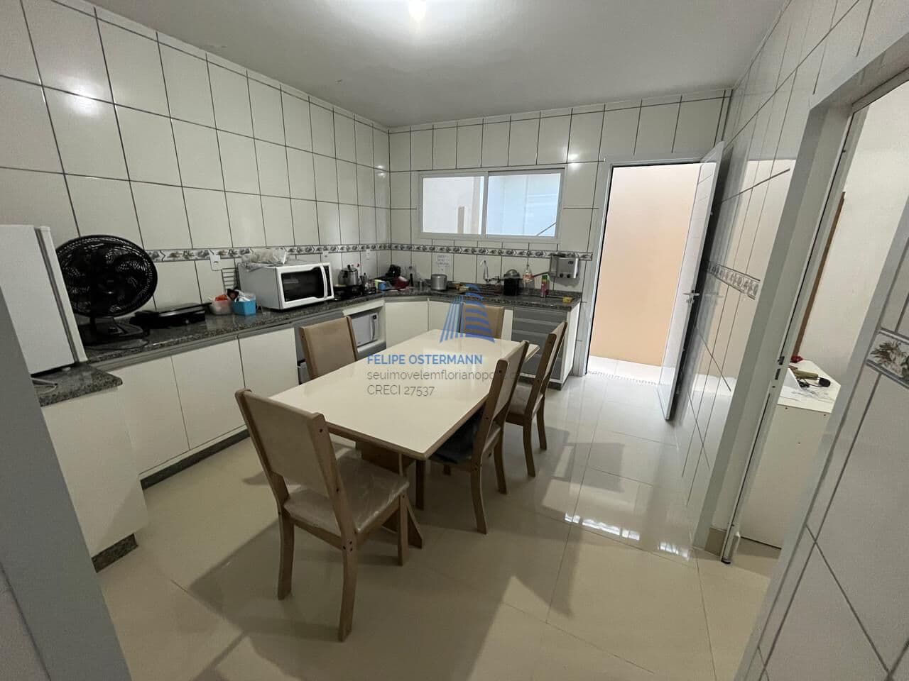 Casa com 5 kitnetes, em frente ao corpo de bombeiros,Trindade, Florianópolis/SC