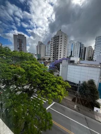 Apartamento na Osmar Cunha, 2 dormitórios, dependência de empregada, 1 vaga garagem