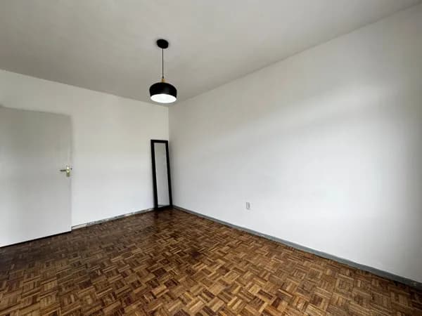 Apartamento Padrão de 2 dormitórios, bom de sol, ventilado e iluminado, 1 vaga de garagem- Trindade/Fpolis