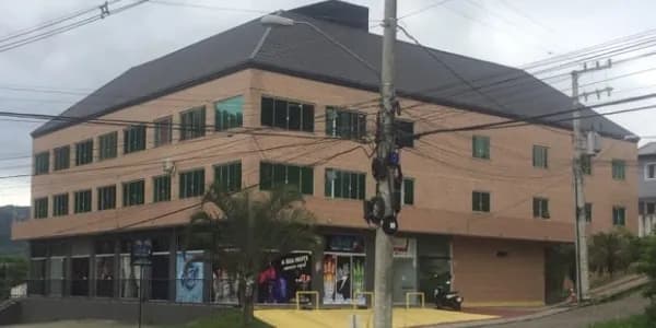 Kitnet com 1 vaga de garagem rotativa, dividido em 2 ambientes, 2 janelas, Escritura Pública