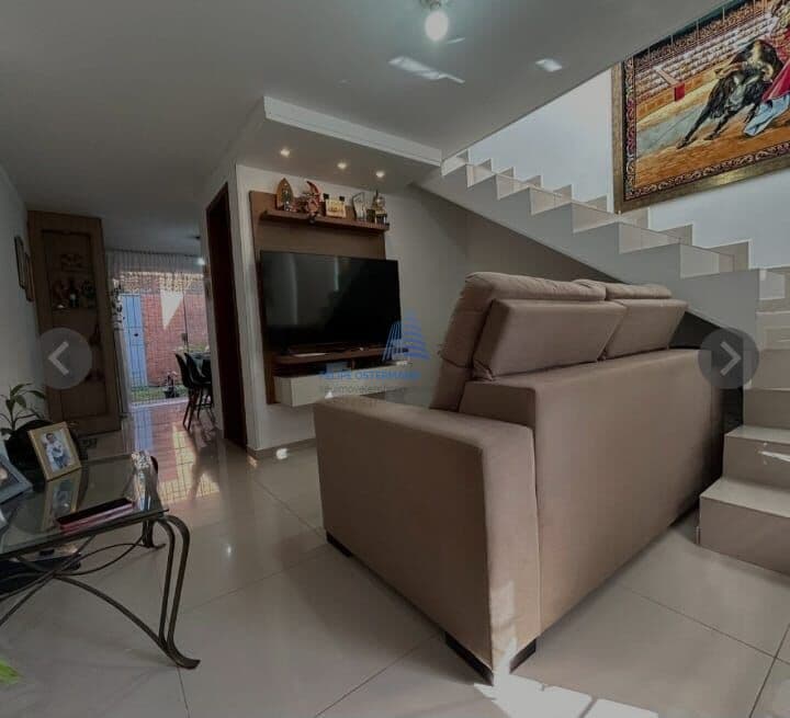 Casa com 2 suítes, 2 pavimentos, nova, TODA MOBILIADA
