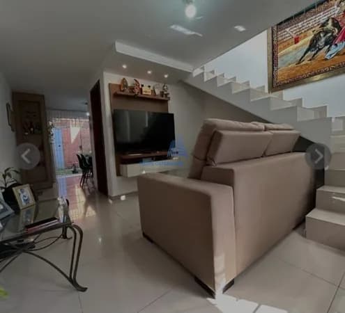 Casa com 2 suítes, 2 pavimentos, nova, TODA MOBILIADA