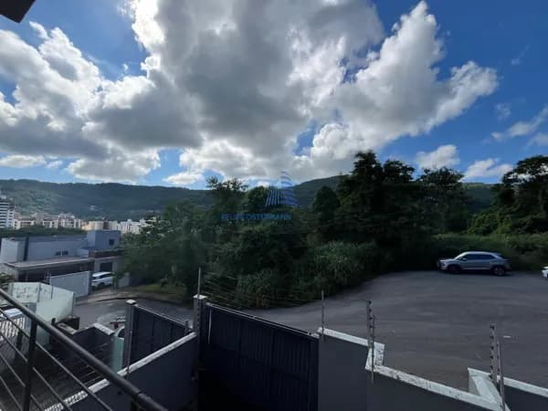 Casa em Córrego Grande, 3 suítes, energia solar, cisterna, 2 vaga de garagem, Florianópolis/SC