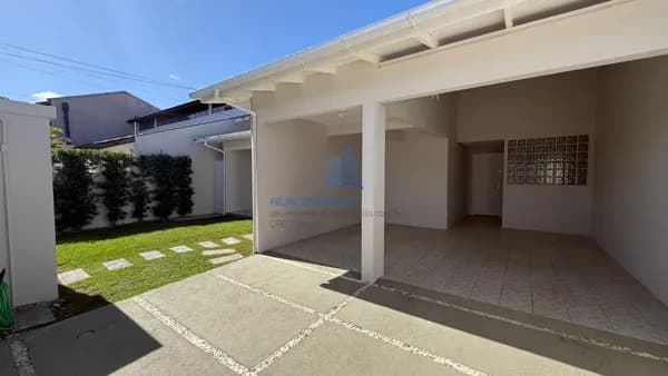 Casa reformada no Parque São Jorge, ESTUDO APARTAMENTO PEQUENO,3 dormitórios, 3 vagas de garagem, Florianópolis/SC