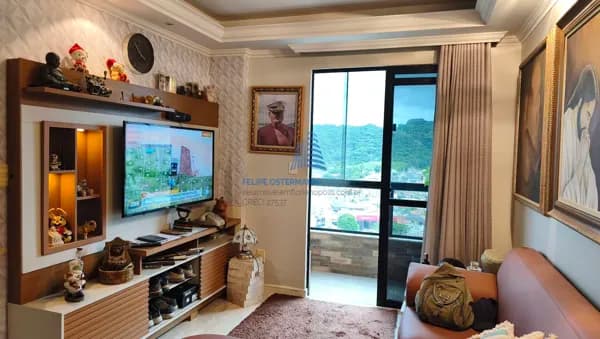 Apartamento de 1 dormitório, sacada, 1 vaga coberta e livre, São José/SC