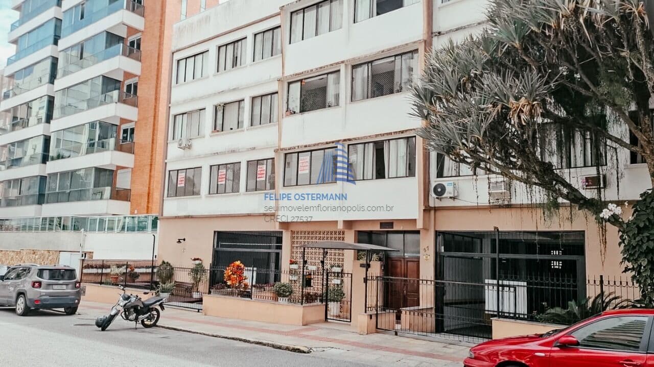 Apartamento no centro, localização privilegiada, 2 dormitórios, suíte e 1 vaga coberta de garagem