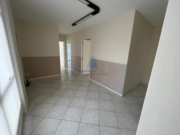 Sala Comercial em Centro, DIRETO COM PROPRIETÁTIO, Florianópolis/SC, 3 ambientes, hall de recepção, copa, depósito e banheiro, com 67 m2 privativos! Aluguel Direto com Proprietário