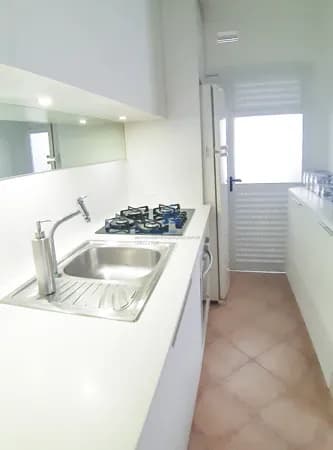 Apartamento, 2 dormitórios, suíte, ampla sacada, 1 vaga coberta, reformado