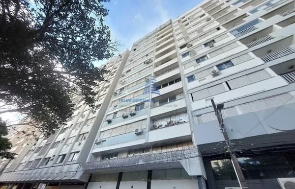 Apartamento no centro, 2 dormitórios, dependência empregada, 2 banheiros,sacada, 1 vaga garagem