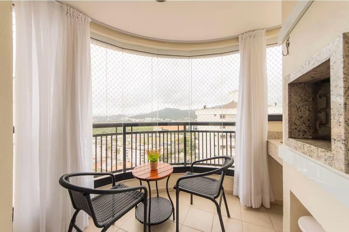 Apartamento Alto Padrão em Trindade, 3 dormitórios, andar alto, vista livre, 2 vagas de garagem, estilo clube