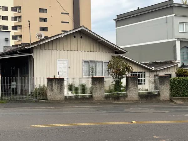 Terreno / Casa à Venda em Blumenau no bairro Vorstadt