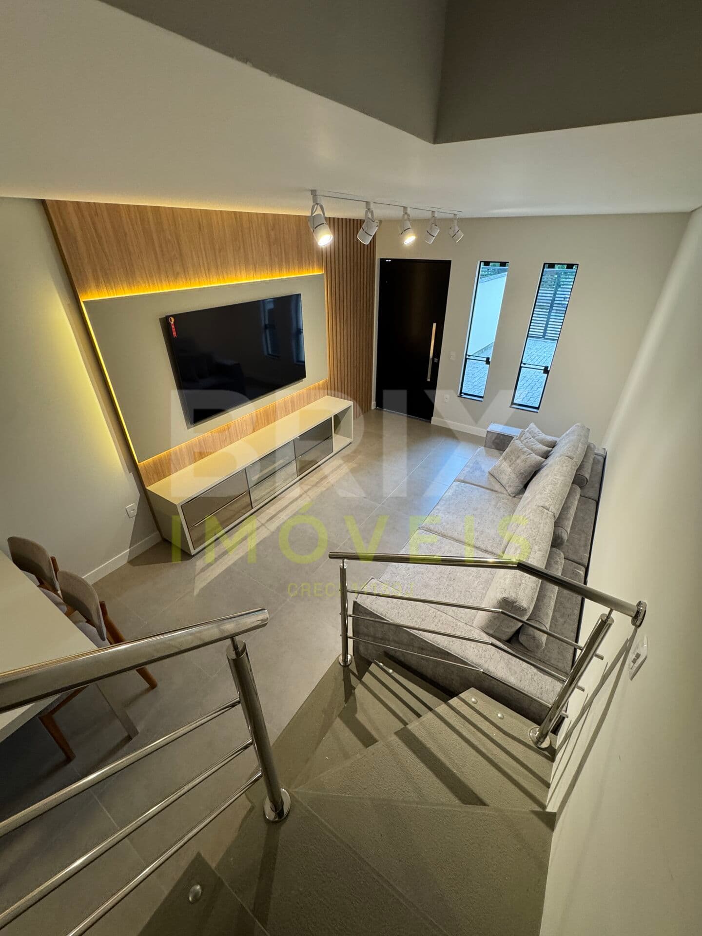Casa à Venda no Água Verde com 2 Suítes Finamente Mobiliada.