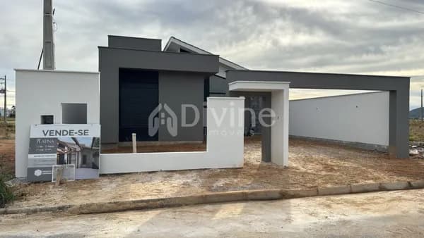CASA NO LOTEAMENTO ARINO BRESSAN - PLATINA