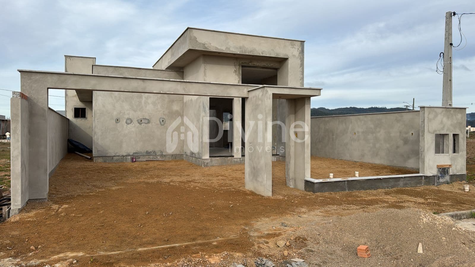 CASA NO LOTEAMENTO ARINO BRESSAN - CROMO