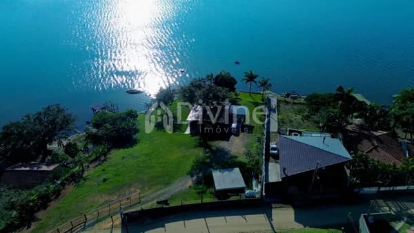 CASA COM VISTA PARA A LAGOA