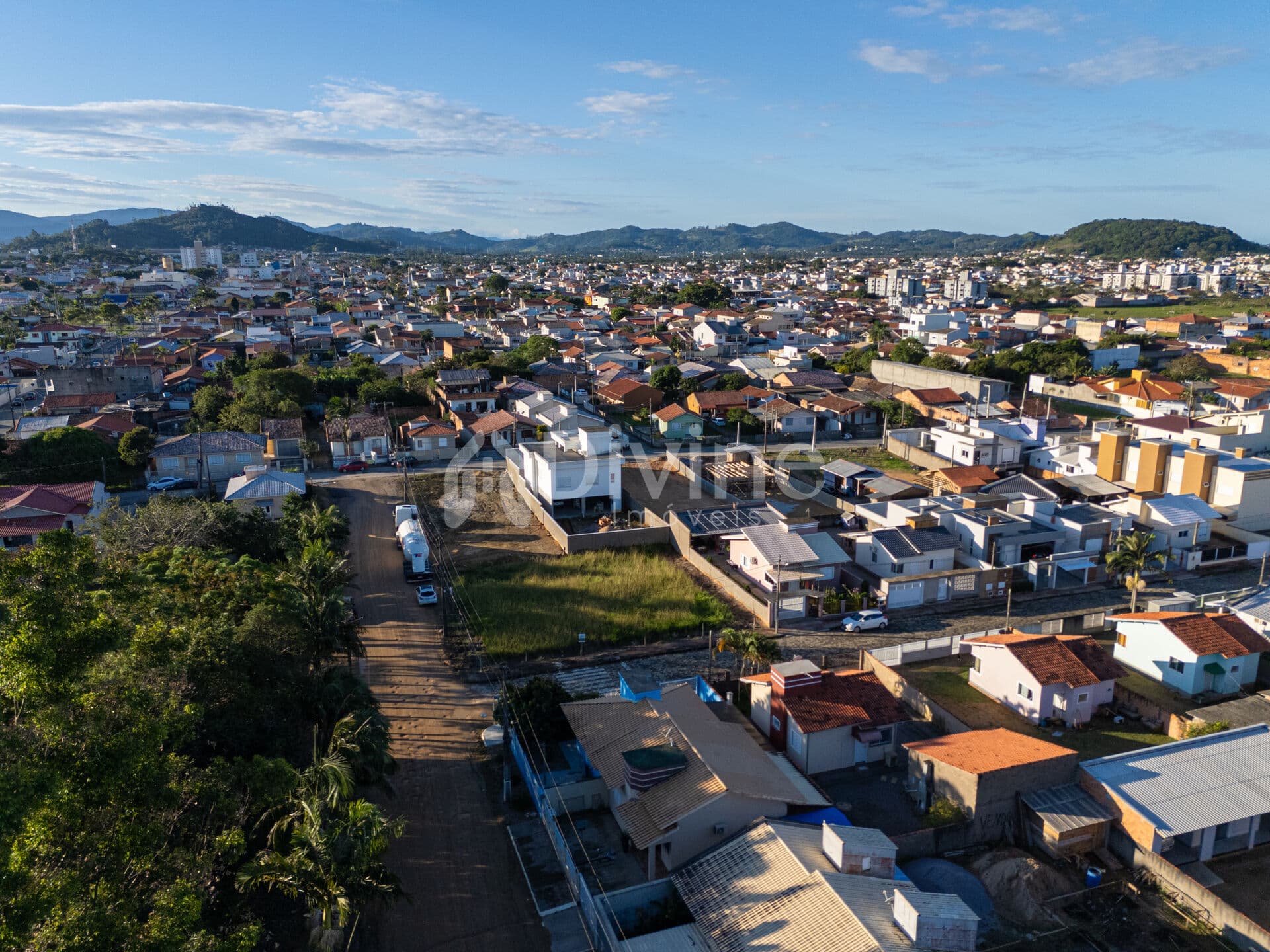 LOTE EM CAPIVARI DE BAIXO