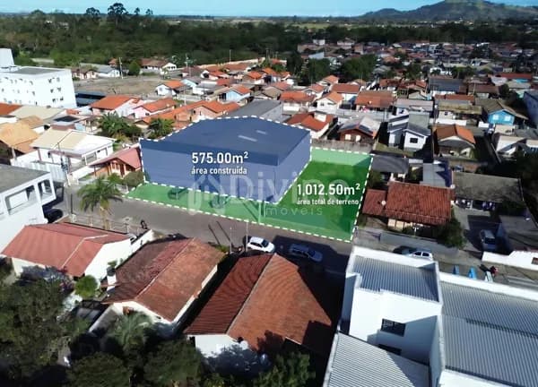 Galpão com Terreno Amplo à Venda no Bairro Passagem – Tubarão/SC