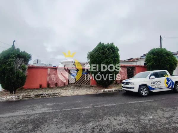 Casa com terreno enorme - tanto à VENDA quanto para ALUGAR