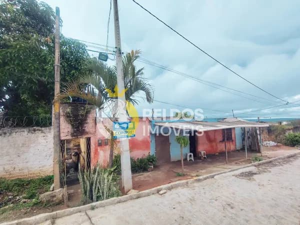 Terreno com mais de novecentos metros