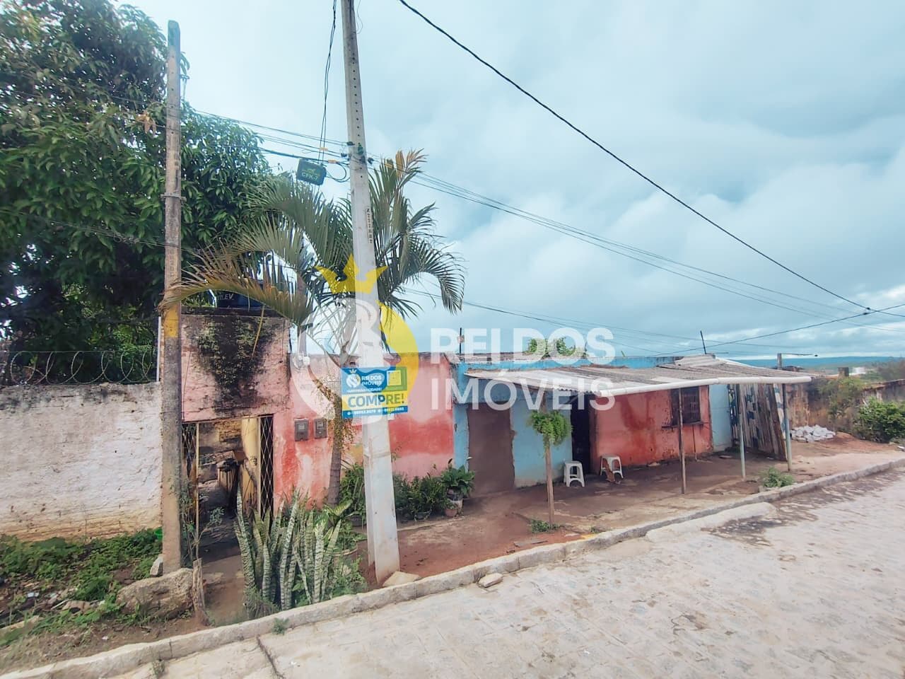 Terreno com mais de novecentos metros