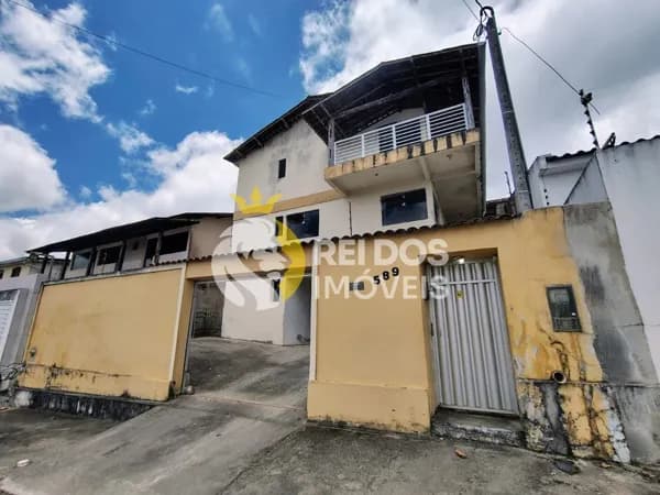 CASA COM 2 PAVIMENTOS - EM HELIÓPOLIS