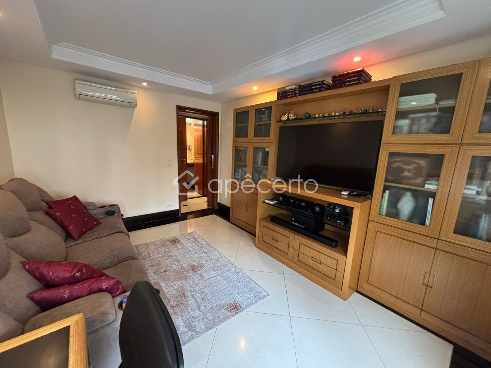 04 dormitorio com suite e 02 vagas em Moema , São Paulo