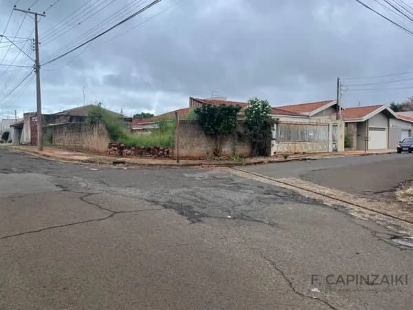 Casa no Jardim Continental para ampliação