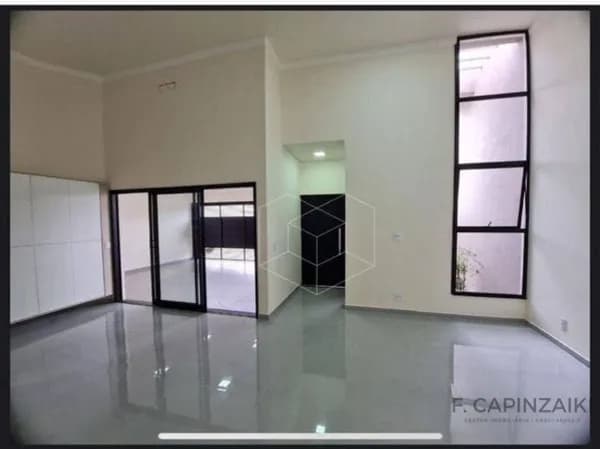 Casa no Condomínio Taiuva