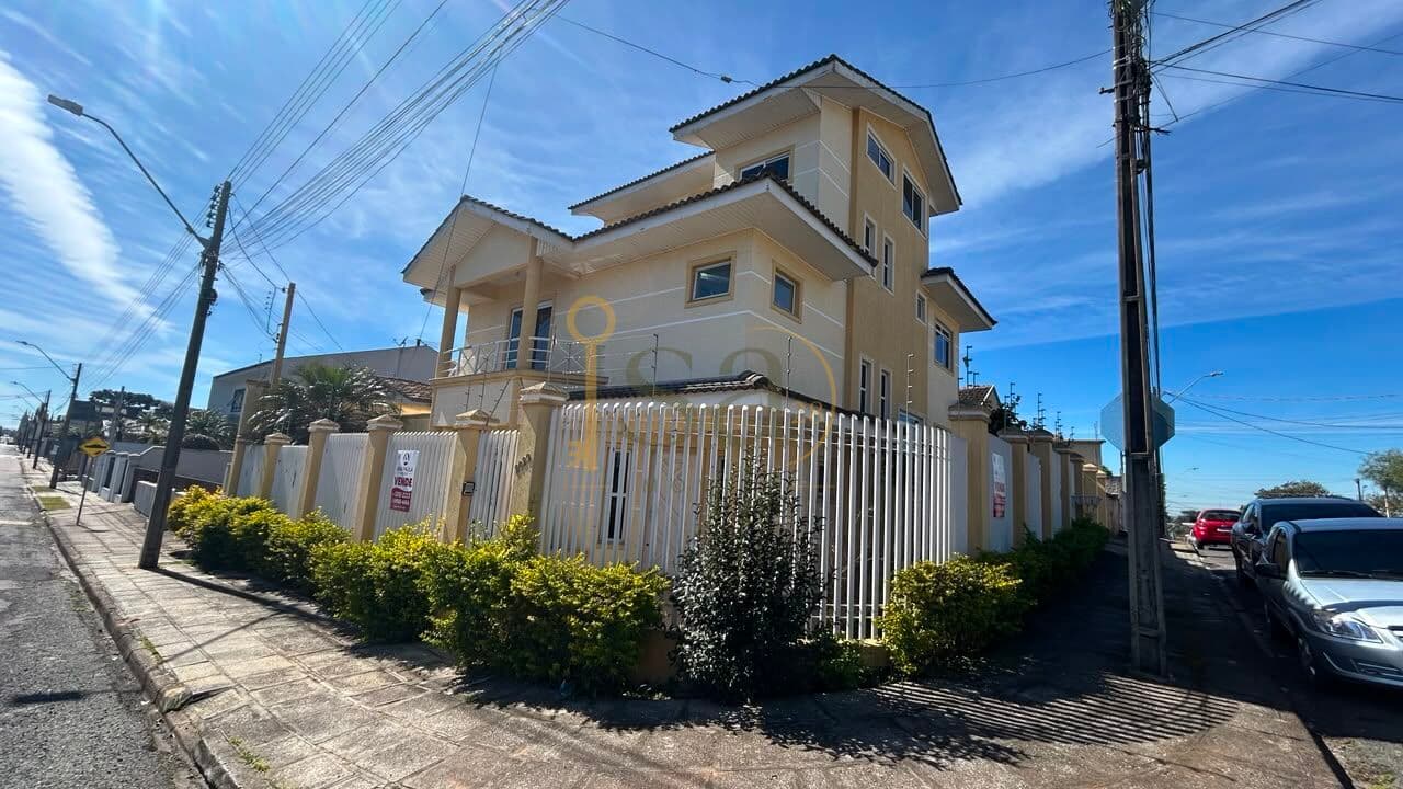 Sobrado em Campo Largo - Centro