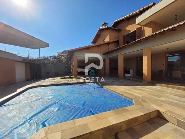 Casa em Passos - Centro