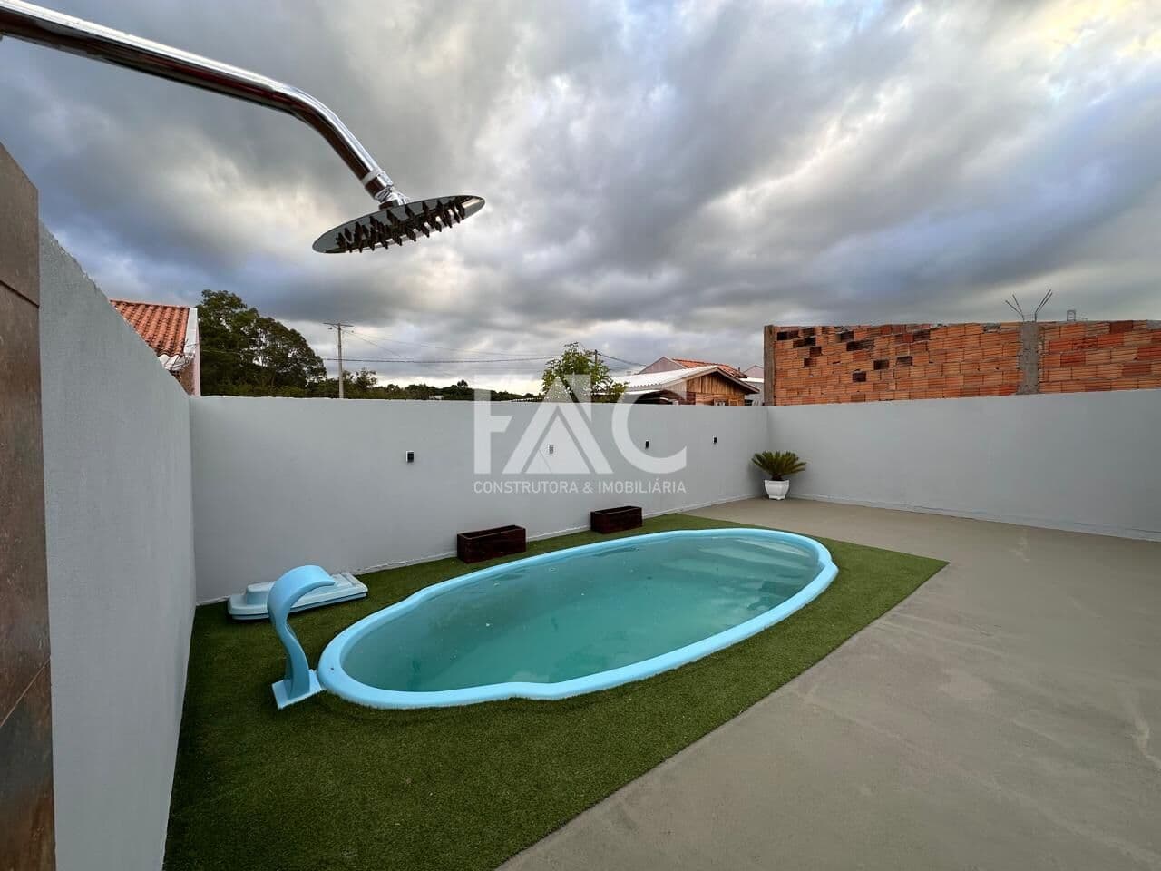 Casa com Piscina em Berto Círio, Nova Santa Rita/RS