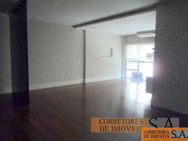 Excelente 3 quartos no Leblon