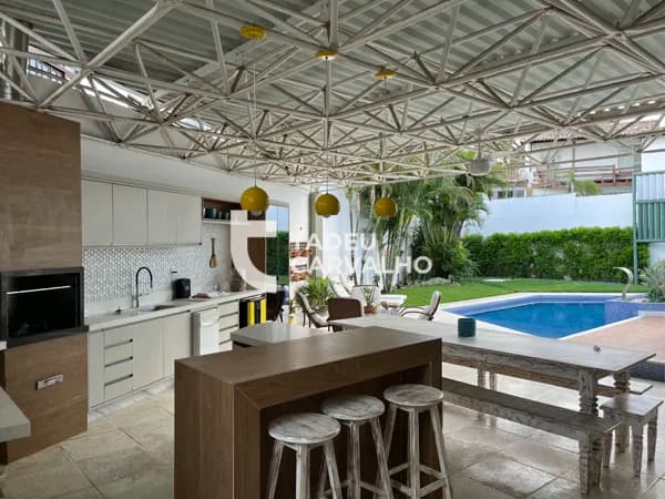 Casa Alto Padrão em Vilas do Atlântico com 4 suítes, espaço gourmet, piscina