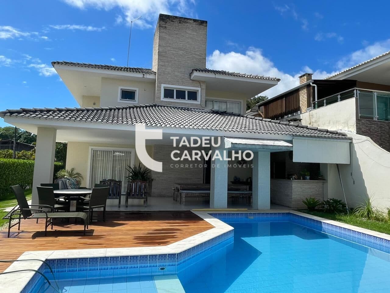 Casa alto padrão em Condomínio