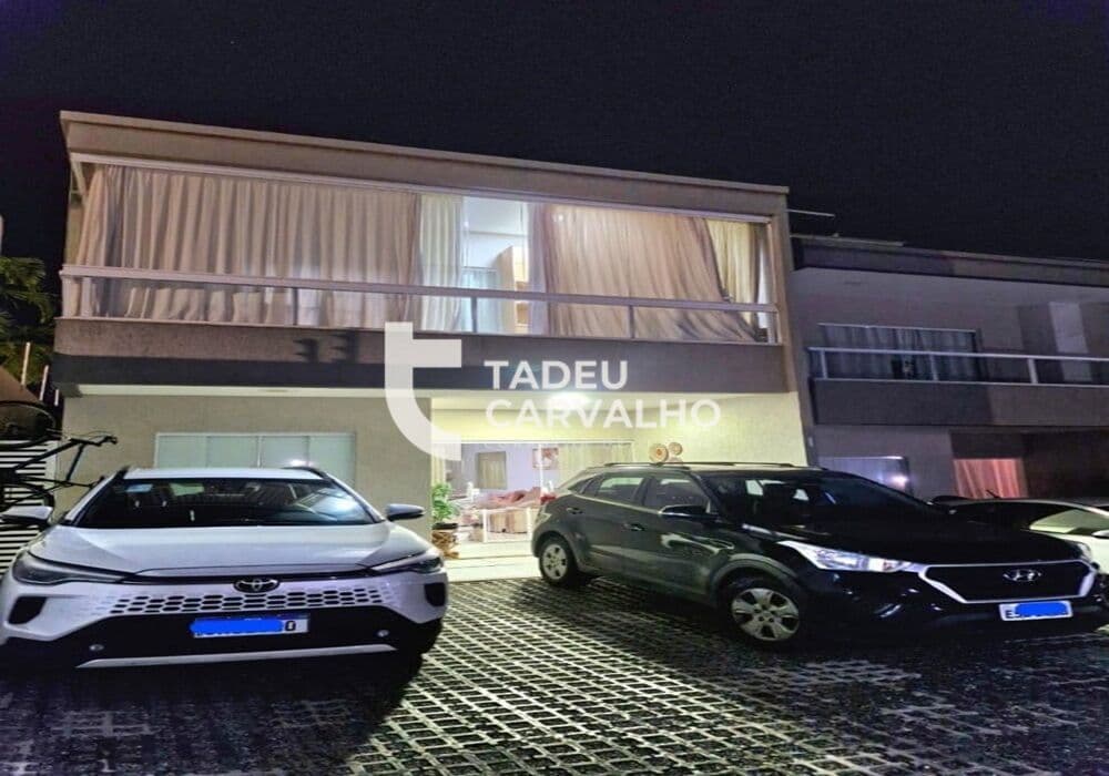 Excelente Casa com 4 suítes, piscina em Condomínio fechado