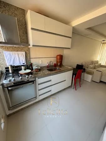 Sobrado a venda em condomínio fechado com 2 dorm. Sertão do Maruim - São José