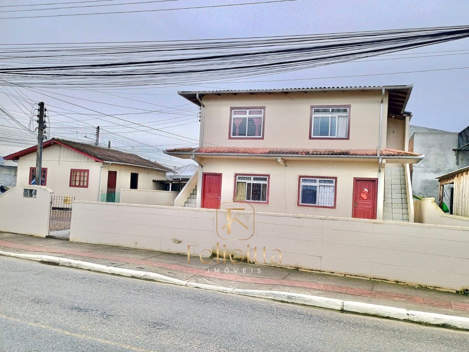 Casa em terreno de esquina no bairro Pacheco em Palhoça/SC!