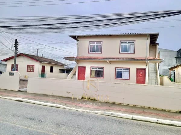 Casa em terreno de esquina no bairro Pacheco em Palhoça/SC!