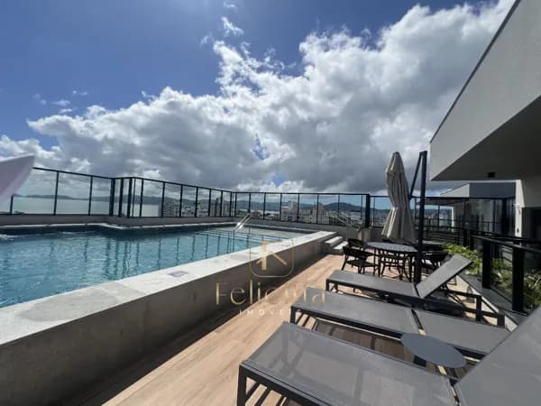 Apartamento studio, mobiliado, à venda, no bairro Estreito em Florianópolis-SC