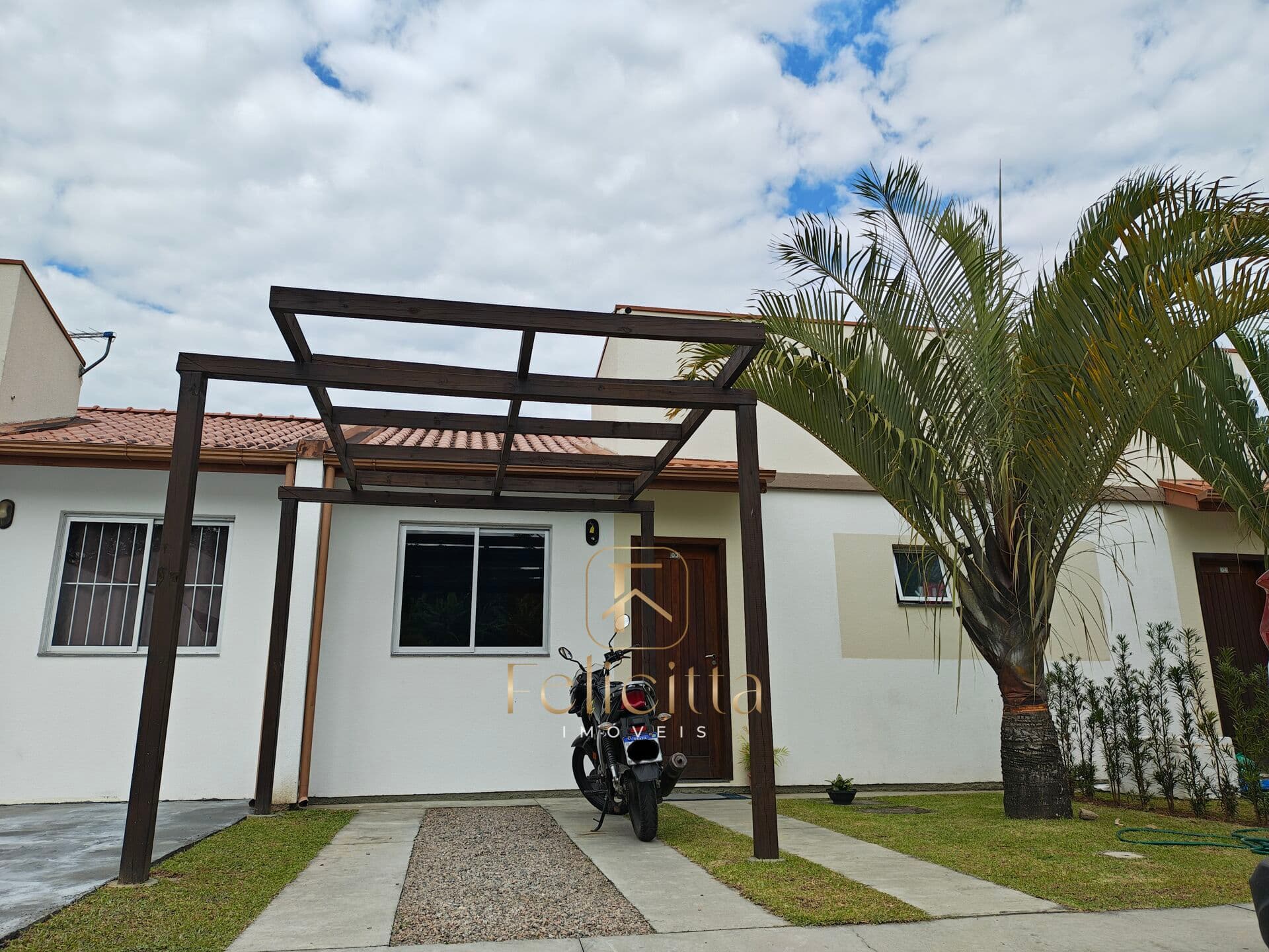 Casa com 02 dormitórios em Forquilhas, São José/SC