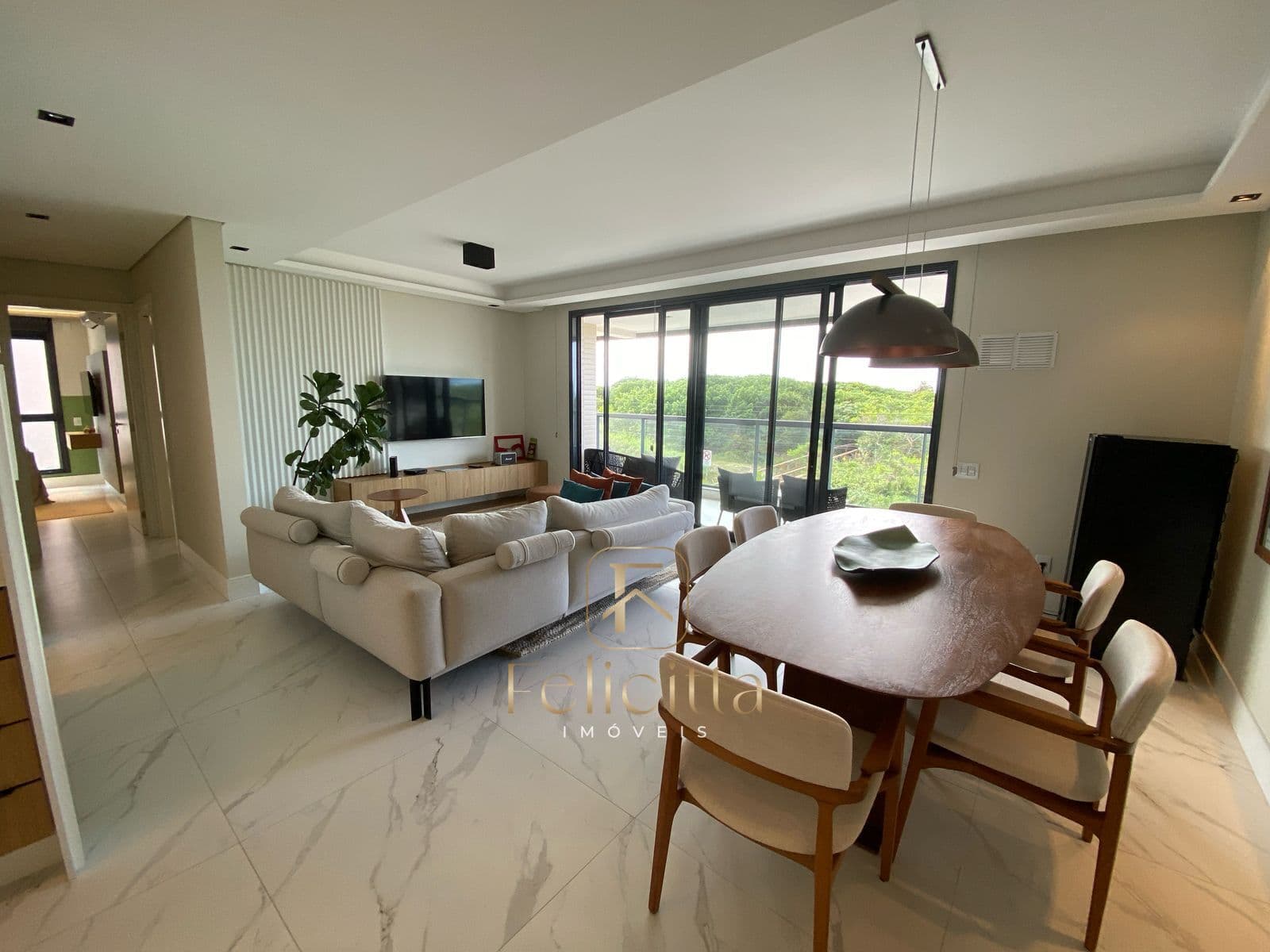 Apartamento com 03 suítes, 02 vagas, à venda, Novo Campeche em Florianópolis-SC