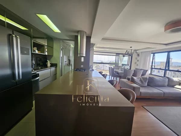 Apartamento com 3 suites e 3 vagas de garagem no Balneário, Florianópolis/SC