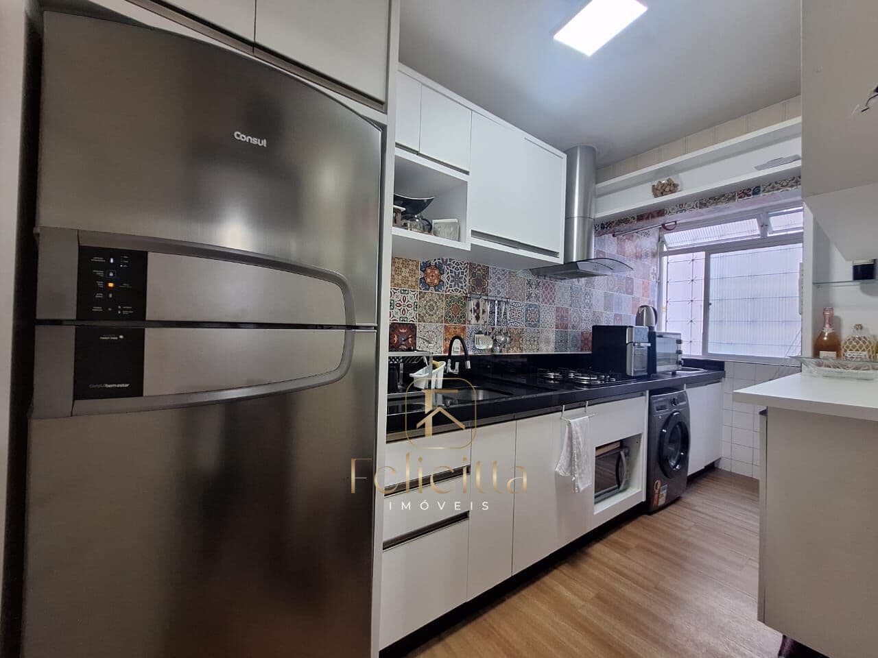 Apartamento com 02 dormitórios na Praia Comprida, em São José/SC