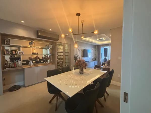 Apartamento de 03 dormitórios, sendo 01 suíte, 107 m², no bairro Campinas em São José -SC