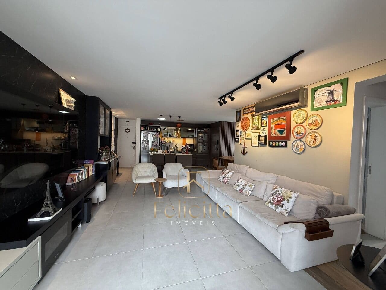 Apartamento à venda no Residencial Nair Heiderscheidt no bairro Campinas, São José.
