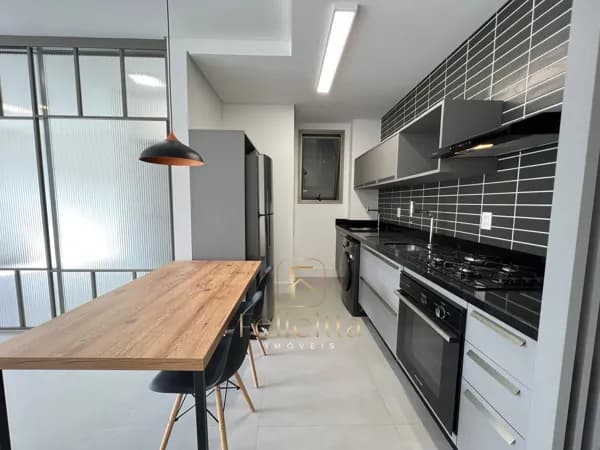 Apartamento de 01 dormitório, mobiliado, no bairro Córrego Grande, Florianópolis.