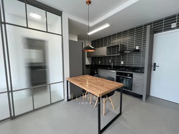 Apartamento de 01 dormitório, mobiliado, no bairro Córrego Grande, Florianópolis.