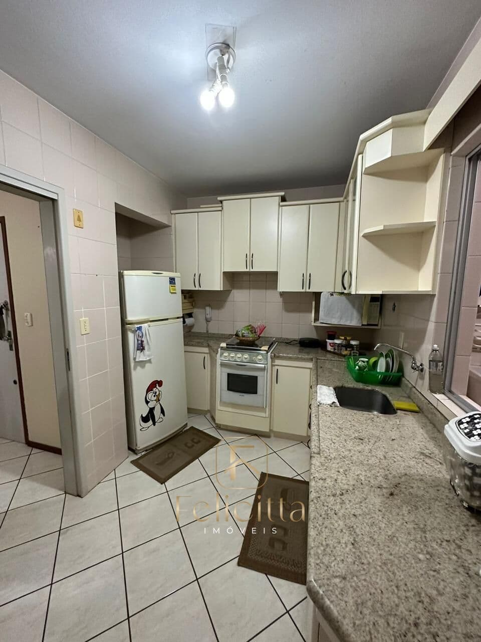 Apartamento com 01 dormitório em Coqueiros, Florianópolis/SC