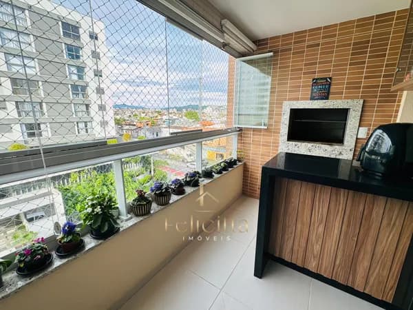 Apartamento com 03 dormitórios 01 suíte em Estreito, Florianópolis/SC